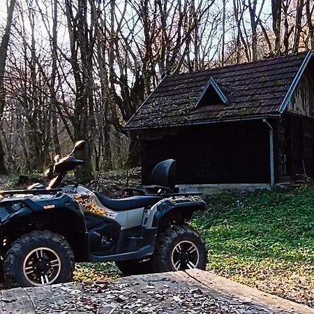 Red Brick & Quad Tours Near Kozara 度假居 *