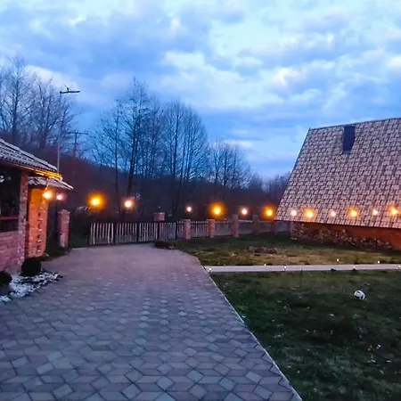 Red Brick & Quad Tours Near Kozara 度假居